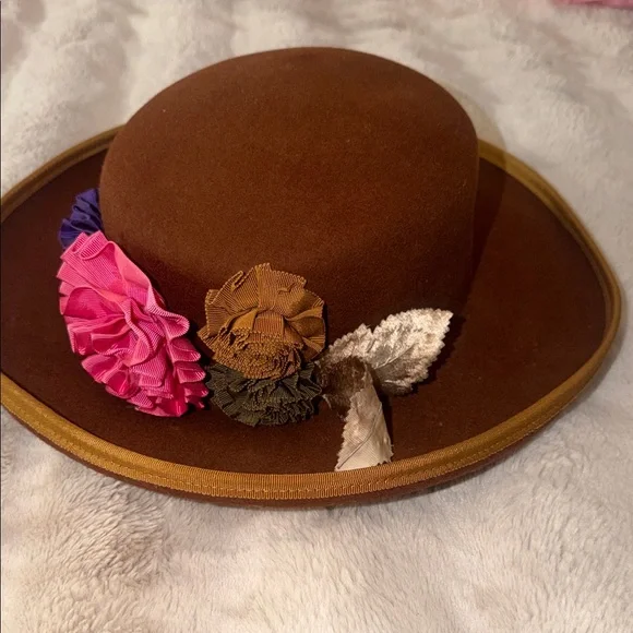 100% WOOL Brown Felt Women display picture 3